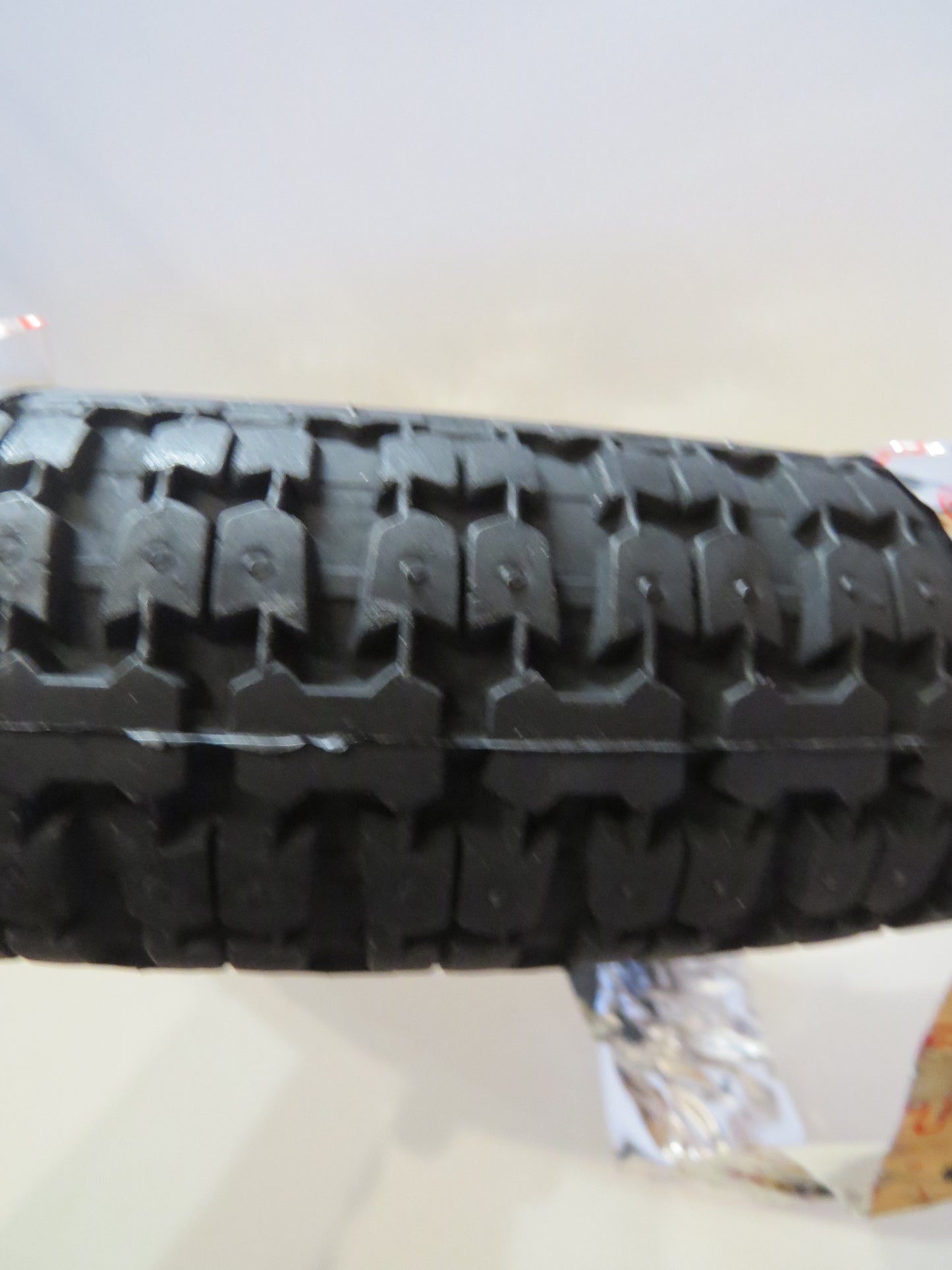Pneu Fortune 2,50-16 F882