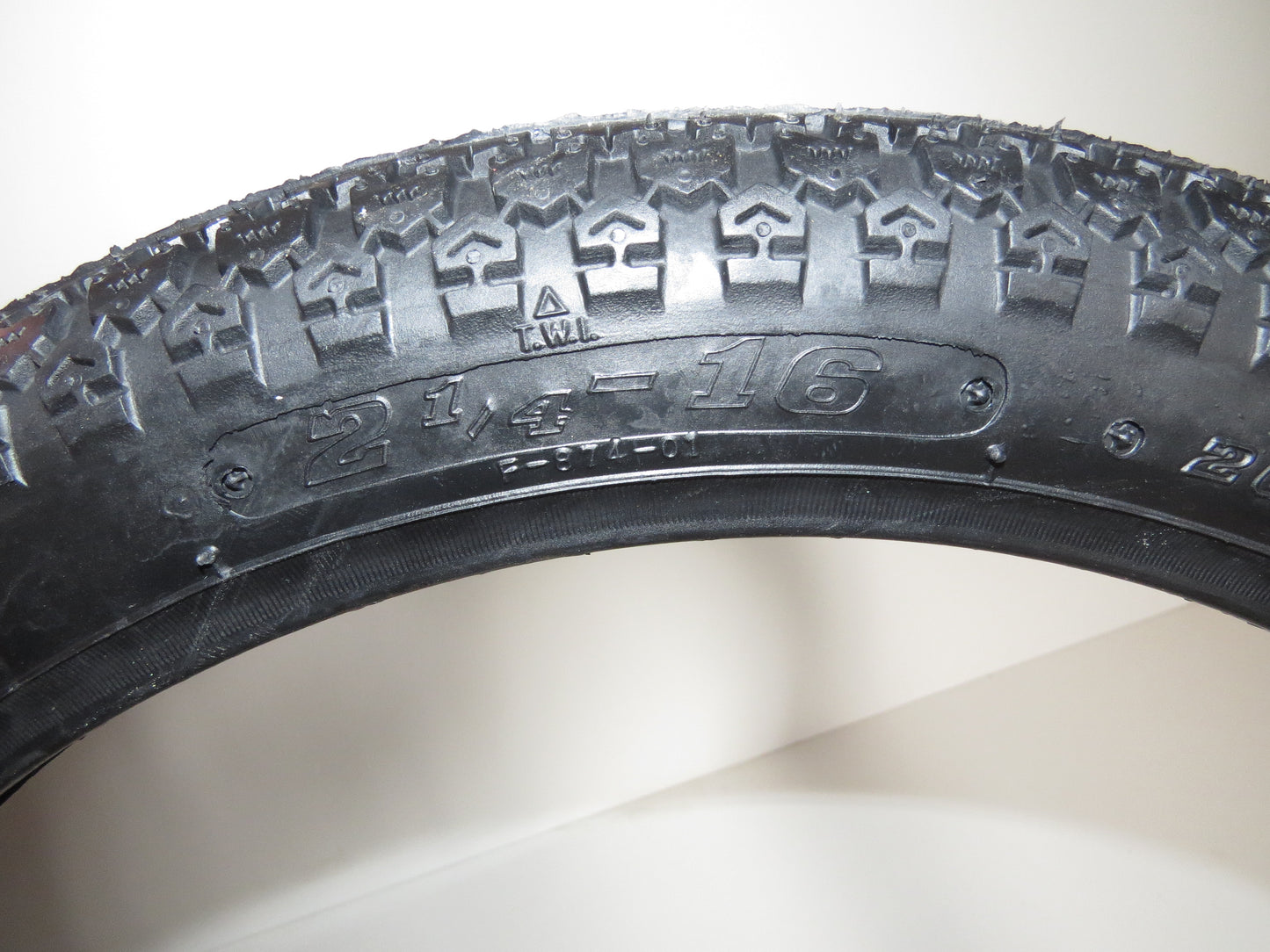 Pneu Fortune F874 2 1/4-16 Babetta