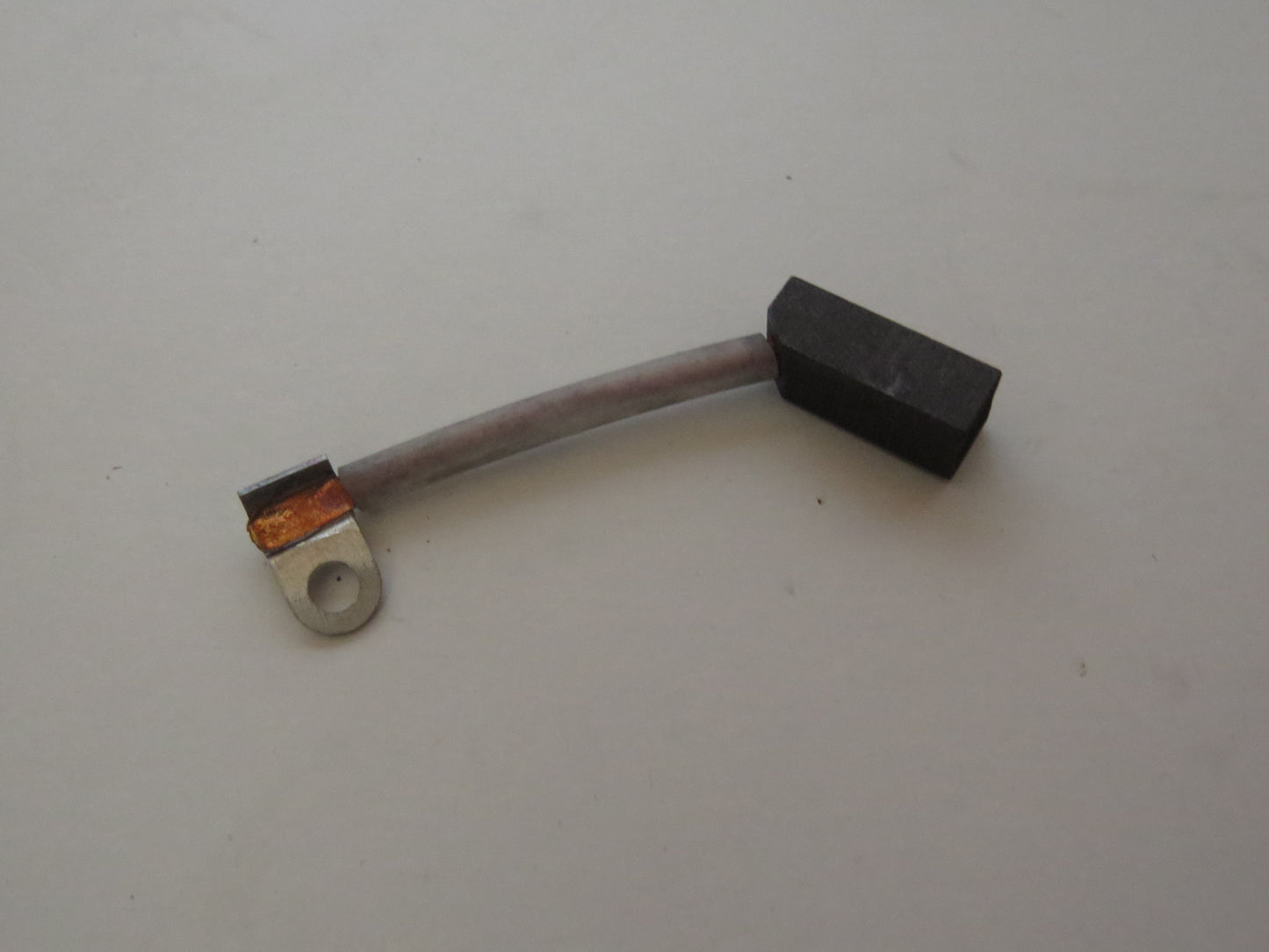 Uhlík dynama 6V