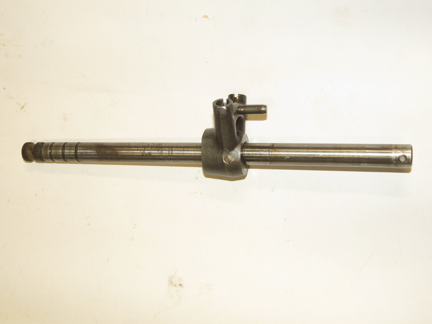 ČZ 175 hriadel radenia rýchlostí s unášačom K946