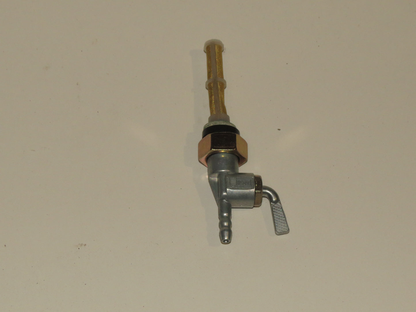 Benzínový kohút s maticou  krátka páčka