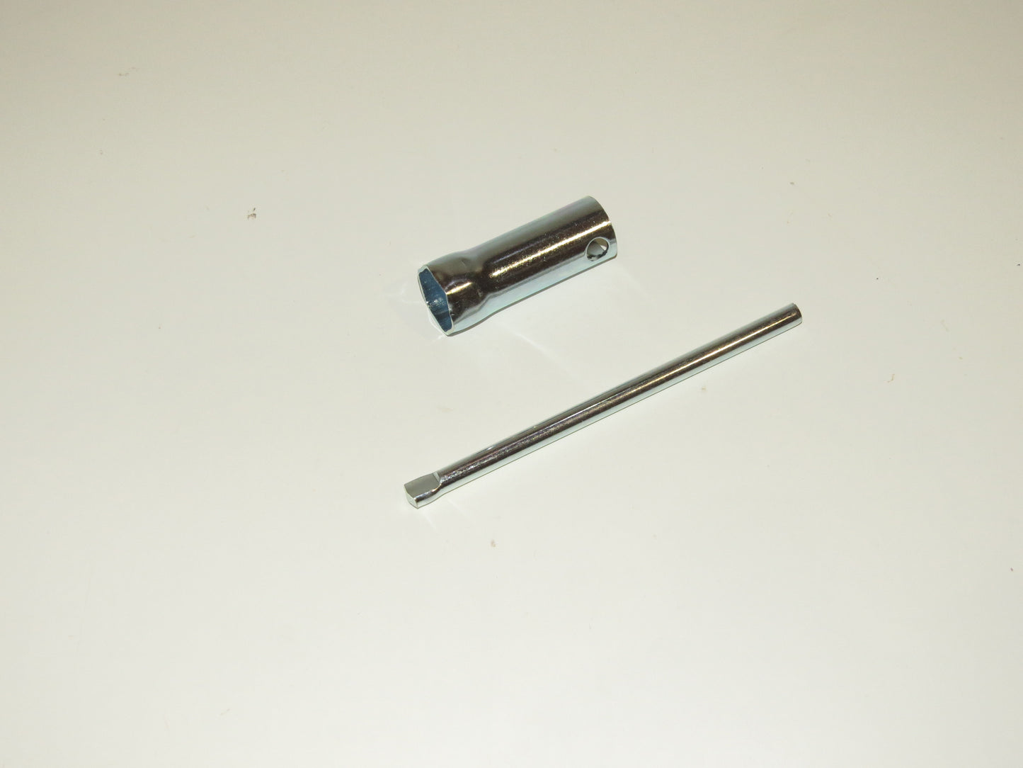 Klúč sviečkový 21