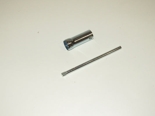 Klúč sviečkový 21